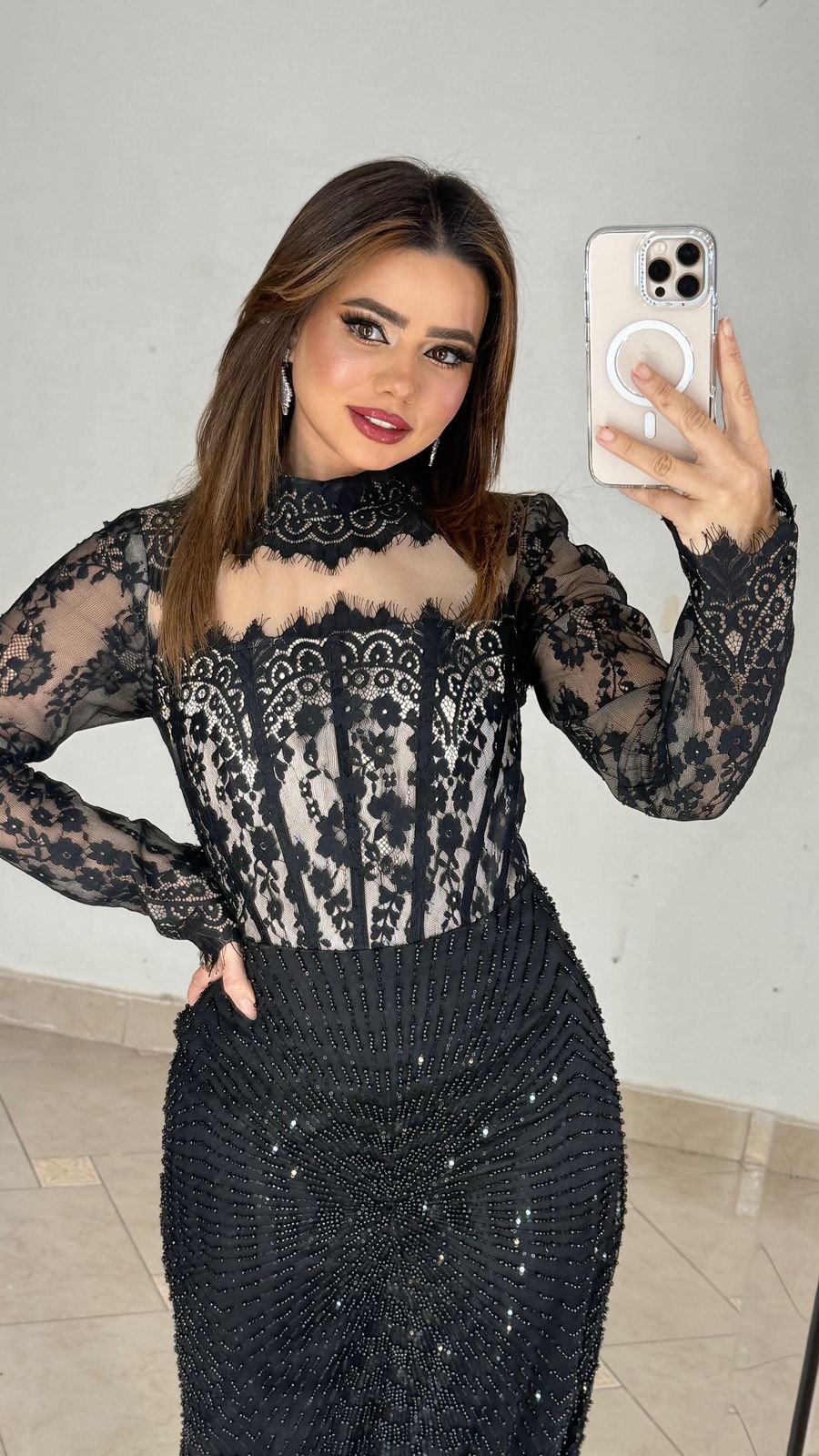 فستان دانتيل وتطريز اسود - 2