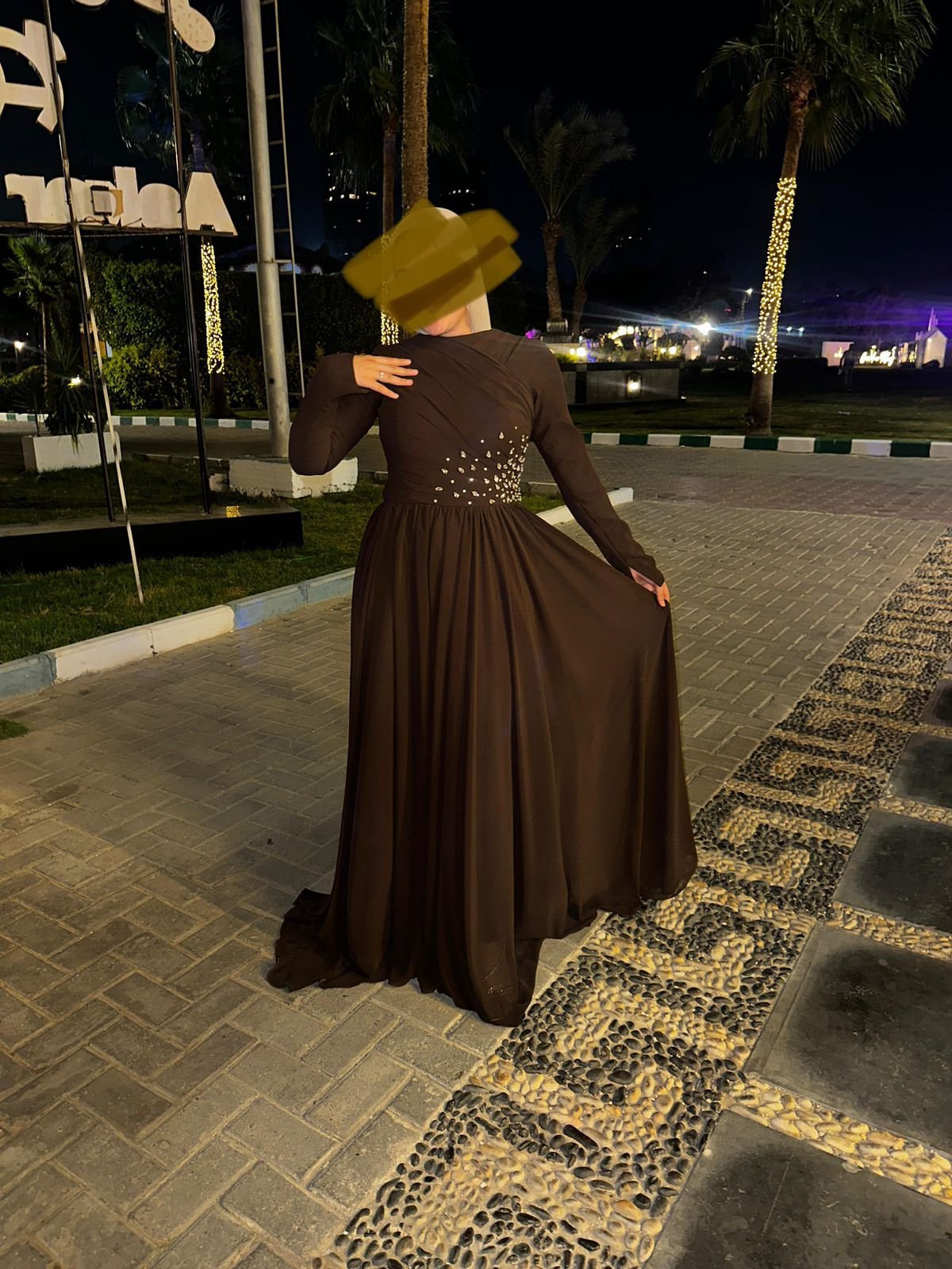فستان سواريه بني للايجار -مستعمل- ( مناسب لوزن 65 كيلو) - 3
